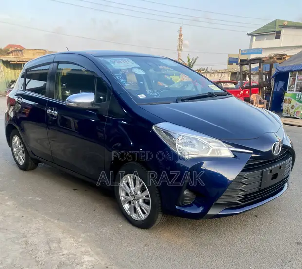 Toyota Vitz 1.3 FWD 5dr 2017 Purple - 1