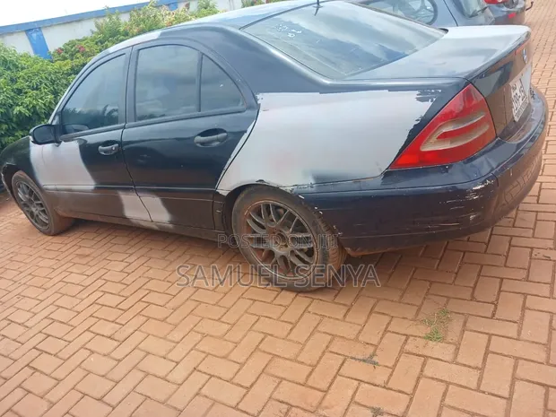 Mercedes-Benz C250 2003 Blue - 1