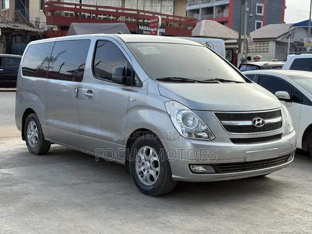 Hyundai Starex 2015 Grey - 1