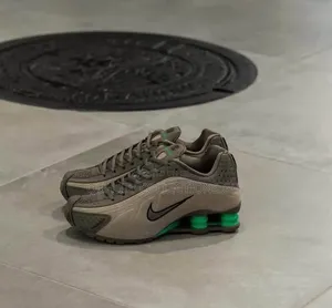 Nike Shox R4 Power Sneakers