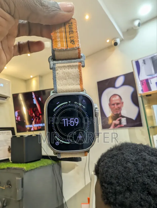 Apple Watch Ultra 2 Titanium 49mm - 1
