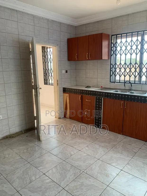 3 Bedroom Apartment for Rent in Lakeside - 1