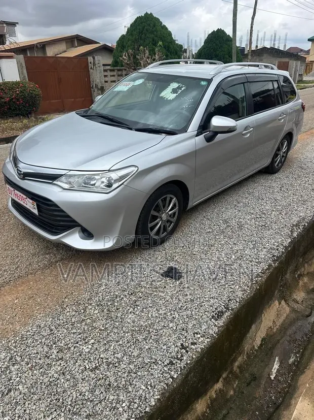Toyota Corolla Fielder 1.5 Petrol AWD 2016 Silver - 1