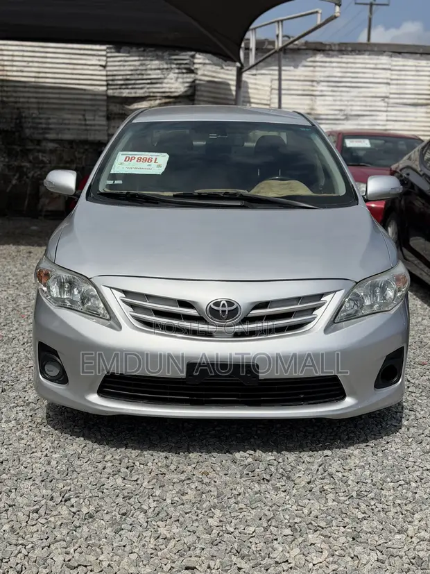 Toyota Corolla Altis 2012 Silver - 1