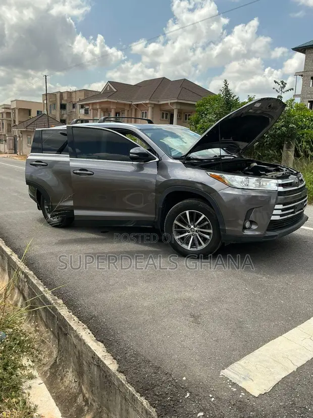 2019 Toyota Highlander XLE AWD - 1