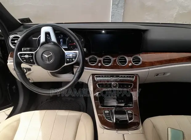Mercedes-Benz E300 2019 Blue - 1