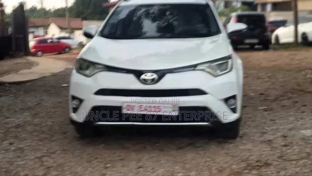 2018 Toyota RAV4 XLE SUV - 1