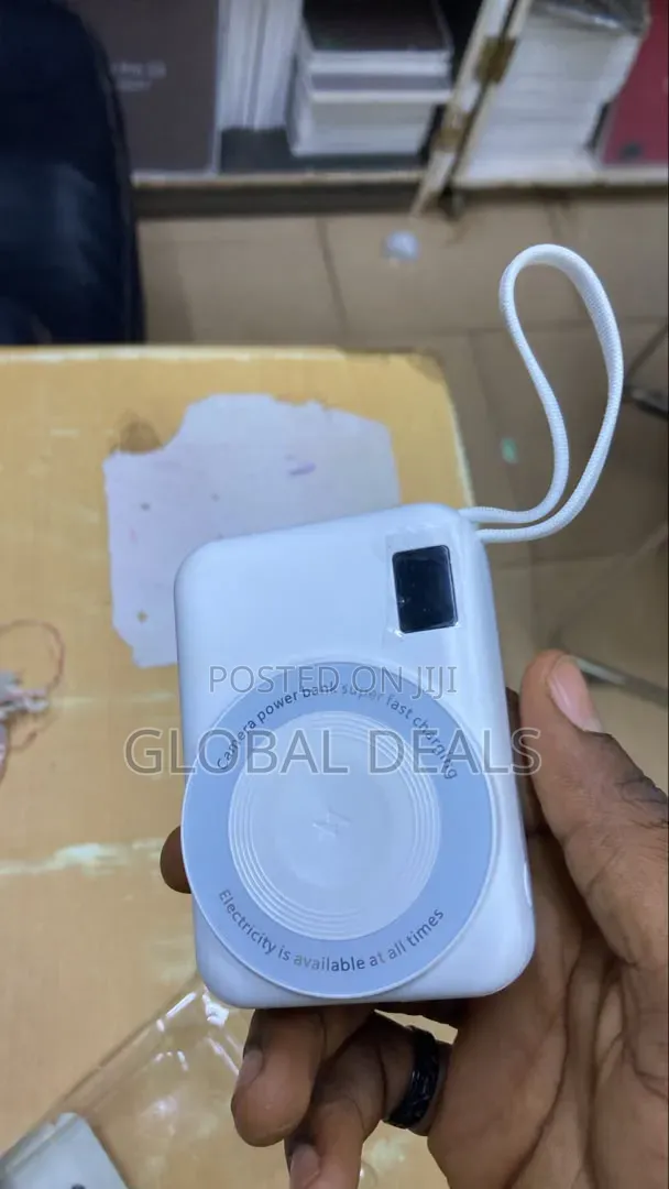 Camera Shaped Fast Charging Wireless Powerbank With External Cables - 1