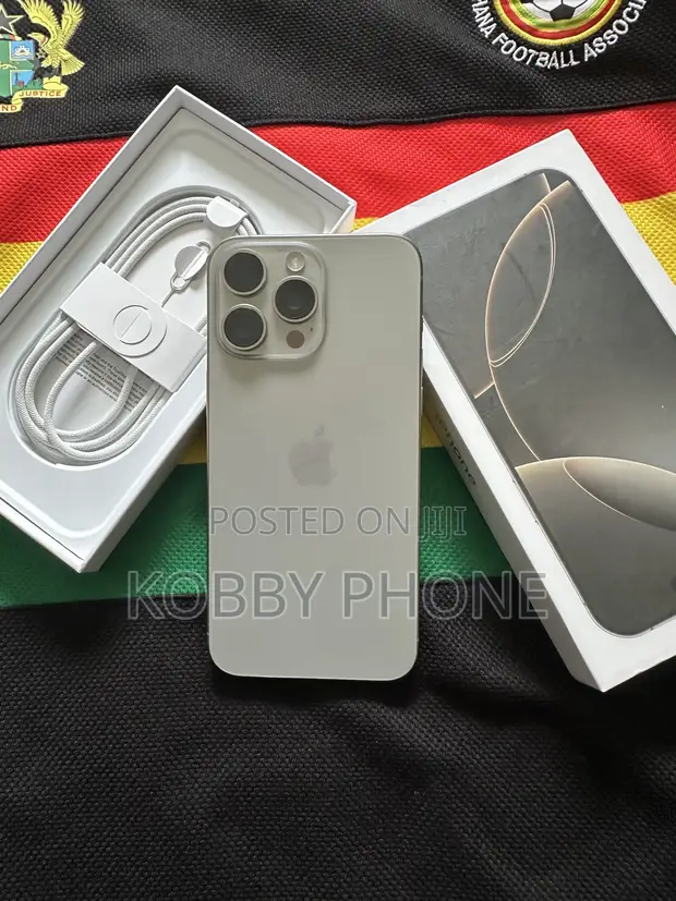 Apple iPhone 15 Pro Max 256GB Silver - 1