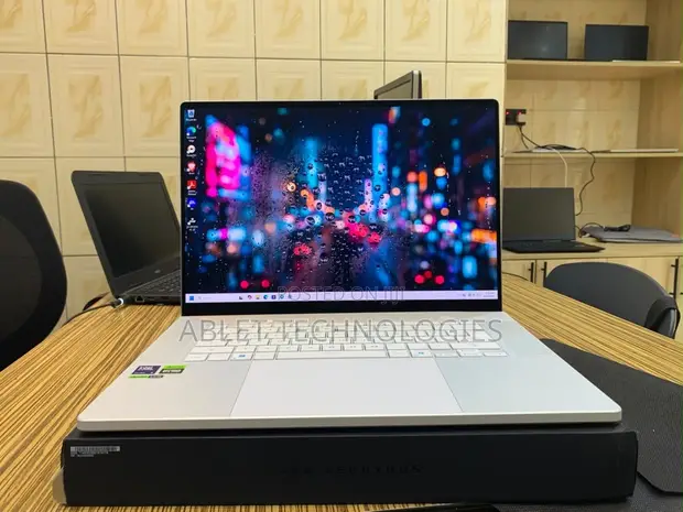 Asus ROG Zephyrus G16 Laptop - Intel Core Ultra 9, RTX 5060 - 1