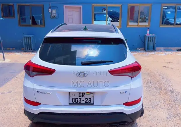 Hyundai Tucson 2017 White - 1