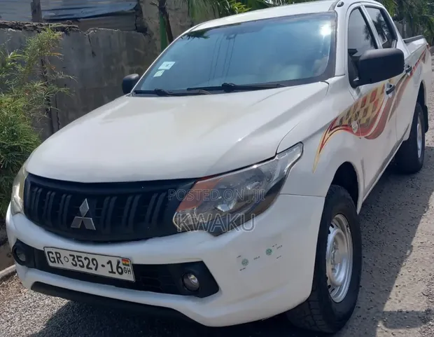 Mitsubishi L200 2015 White - 1