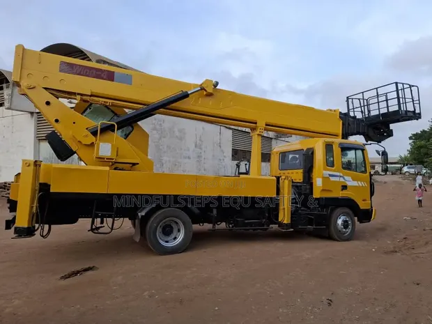 Manlift Crane Rental - 1