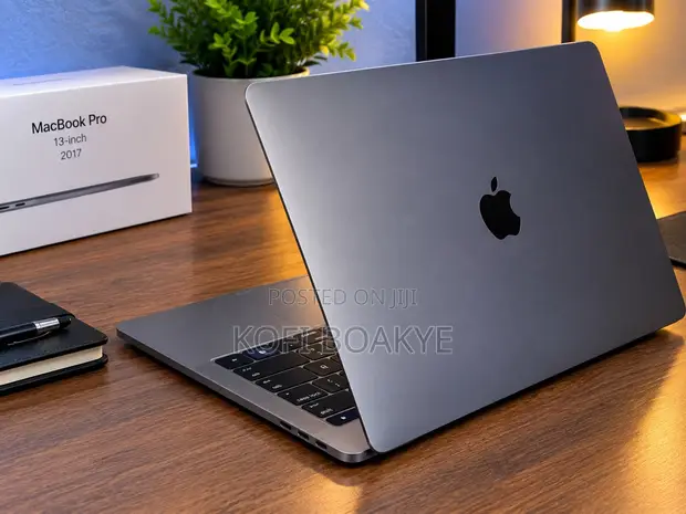 Apple MacBook Pro 2017 8GB Intel Core i5 500GB SSD - 1