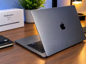 Apple MacBook Pro 2017 8GB Intel Core i5 500GB SSD
