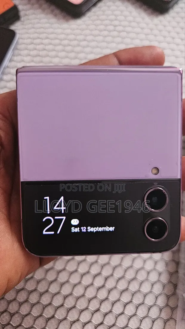 Samsung Galaxy Z Flip4 256GB Purple - 1