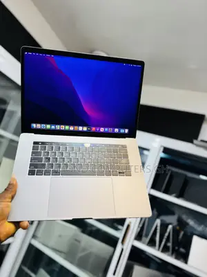 Apple MacBook Pro 2017 15.4" Intel Core i7 16GB RAM 256GB SSD