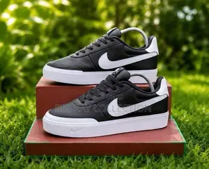 Nike Sneakers - Smooth Leather Surface