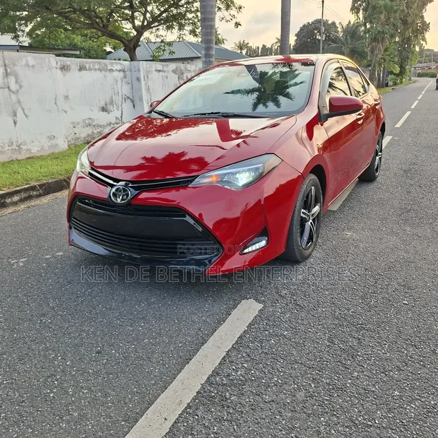 Toyota Corolla 2018 Red - 1
