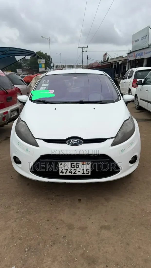 Ford Fiesta SE Hatchback 2012 White - 1