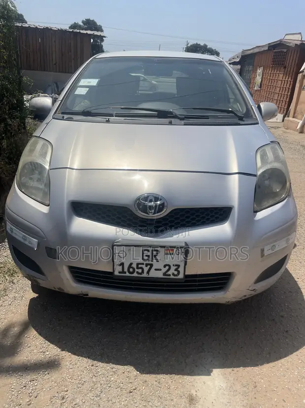 Toyota Vitz 2012 Gray - 1