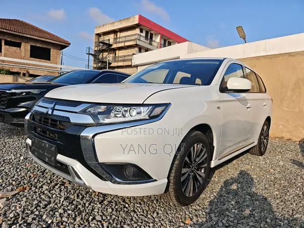 Mitsubishi Outlander 2021 White - 1