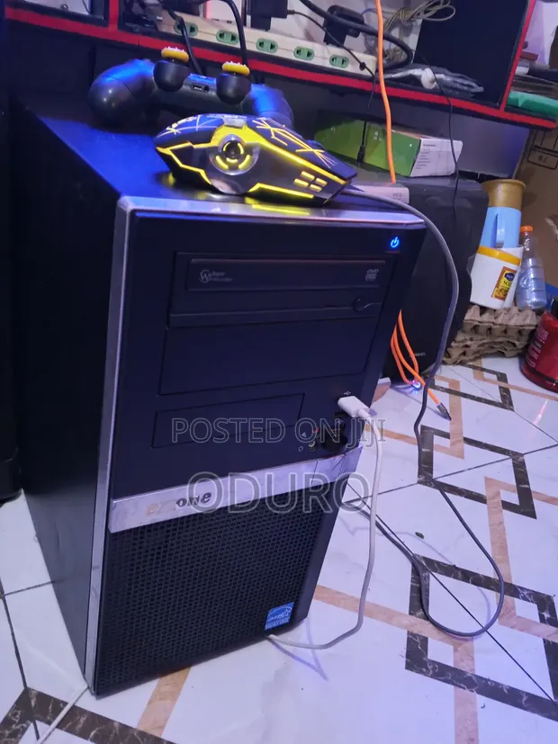 Desktop Computer: Intel Core i7, 16GB RAM, 700GB Storage - 1