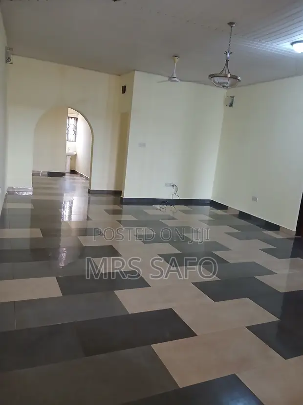 3 Bedroom Apartment for Rent in Assakea European, Takoradi - 1