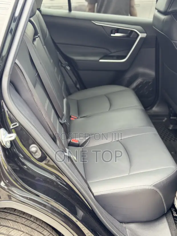 Toyota RAV4 XLE 2022 Black - 1