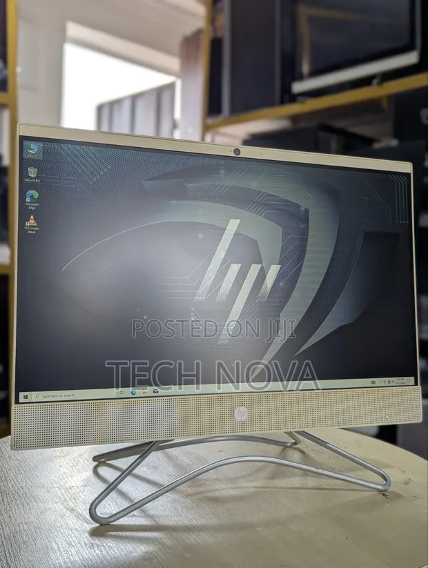 HP 200 G4 22 All-in-One Desktop Computer - 1