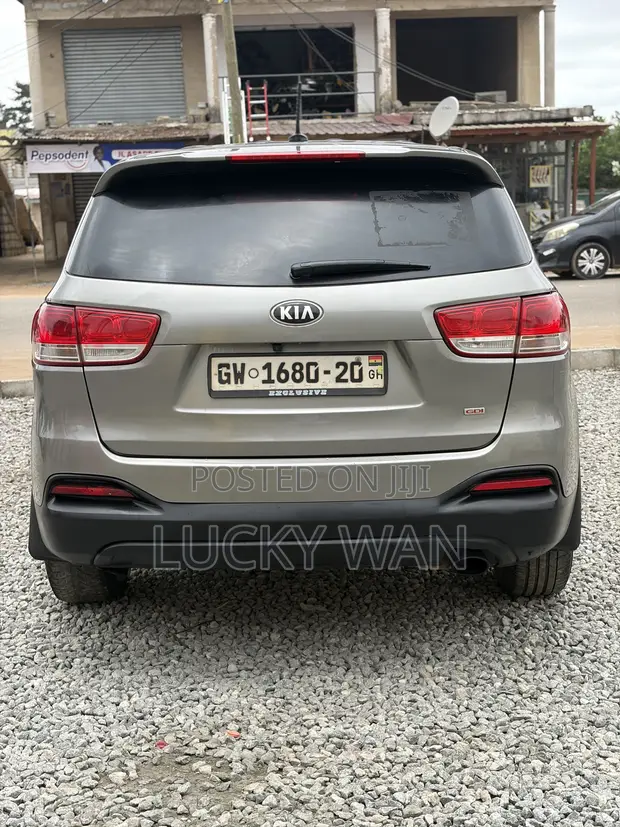 Kia Sorento 2016 Silver 4dr SUV - 1