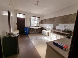 5 Bedroom House for Sale in Domi Pillar 2