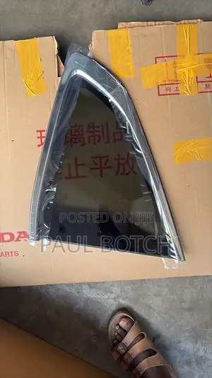 2017-2022 Honda CR-V Body Vent Quarter Glass