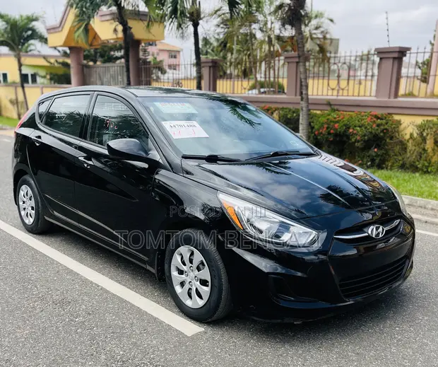 Hyundai Accent SE Hatchback 2016 Black - 1