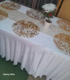 Classic Modern Mesh Table Runner & Placemats Set