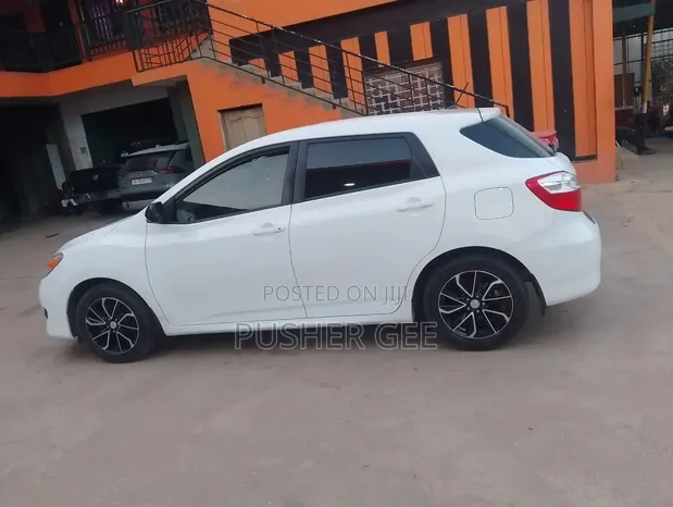 Toyota Matrix 2014 White - 1