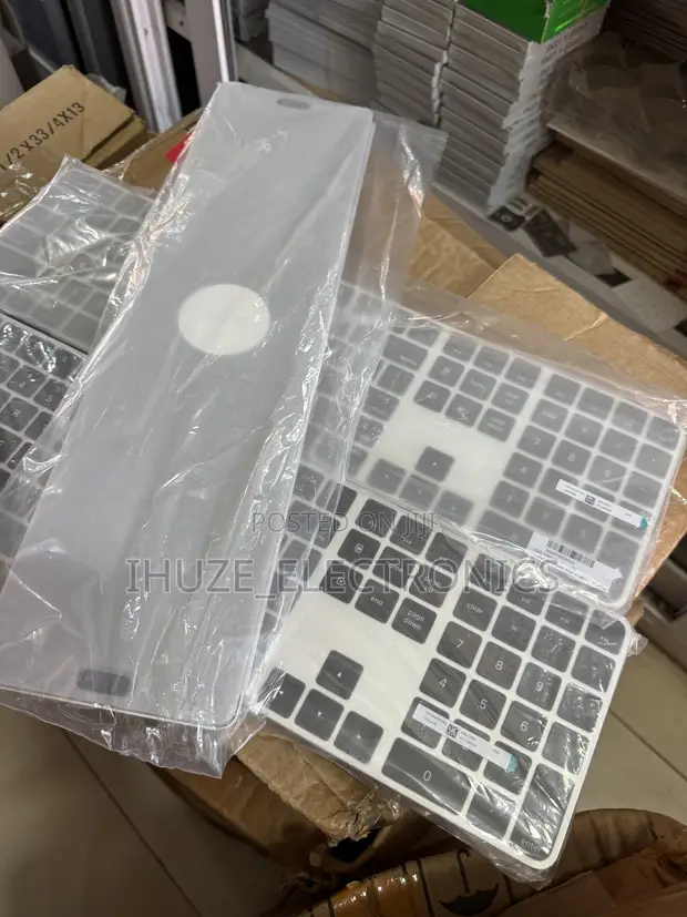 Apple Magic Keyboard with Touch ID & Numeric Keypad (USB-C) - 1
