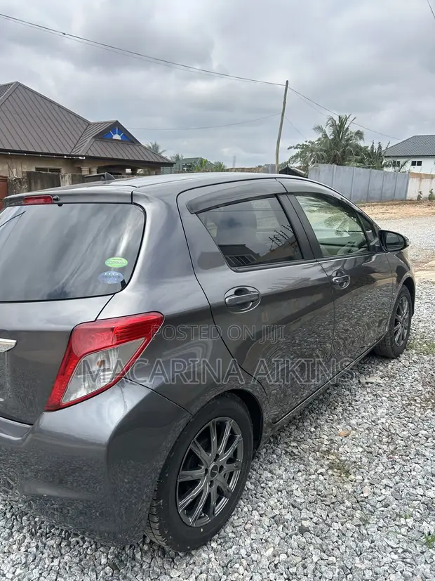 Toyota Vitz 2013 Gray - 1