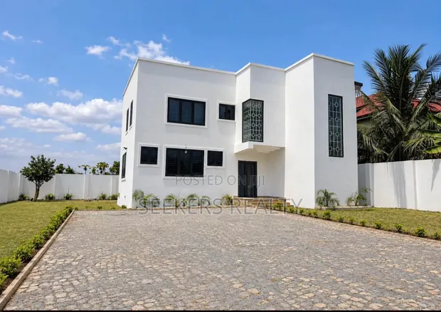 5-Bedroom House for Sale in Oyibi Lomnava, Valley View Area - 1