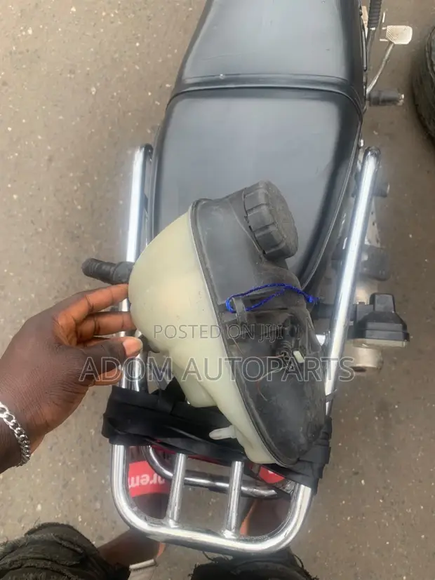 Mercedes-Benz S-Class Reservoir Bottle Tank - 1