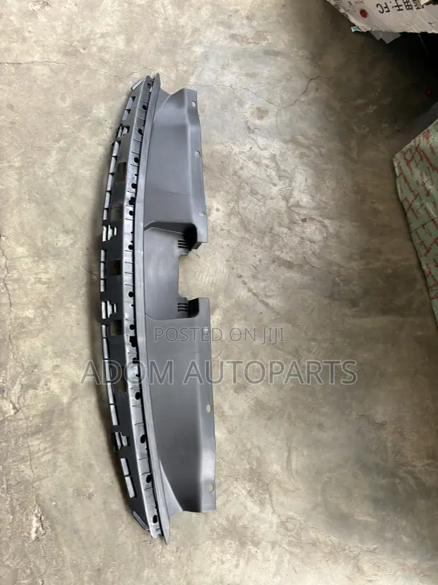 Hyundai Elantra Radiator Panel Cover (2019-2020) - 1