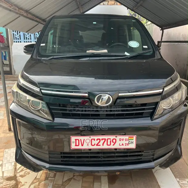 Toyota Voxy V 2WD 7-Seater 2014 Blue - 1