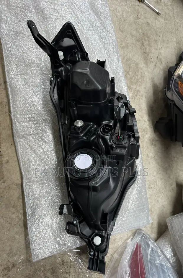 Toyota Corolla Headlight (2014-2016) - 1