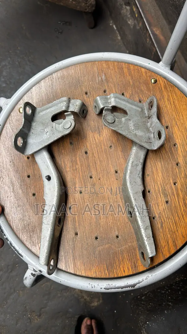 Toyota Corolla Bonnet Hinge (2009-2013) - 1