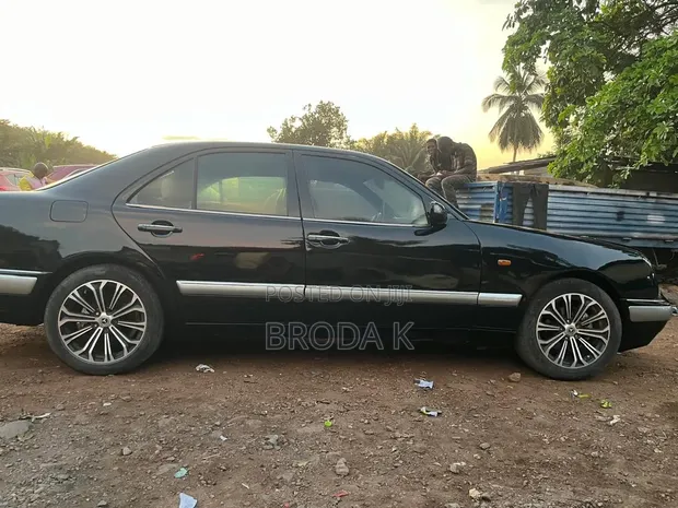 Mercedes-Benz E 220 1998 Black - 1