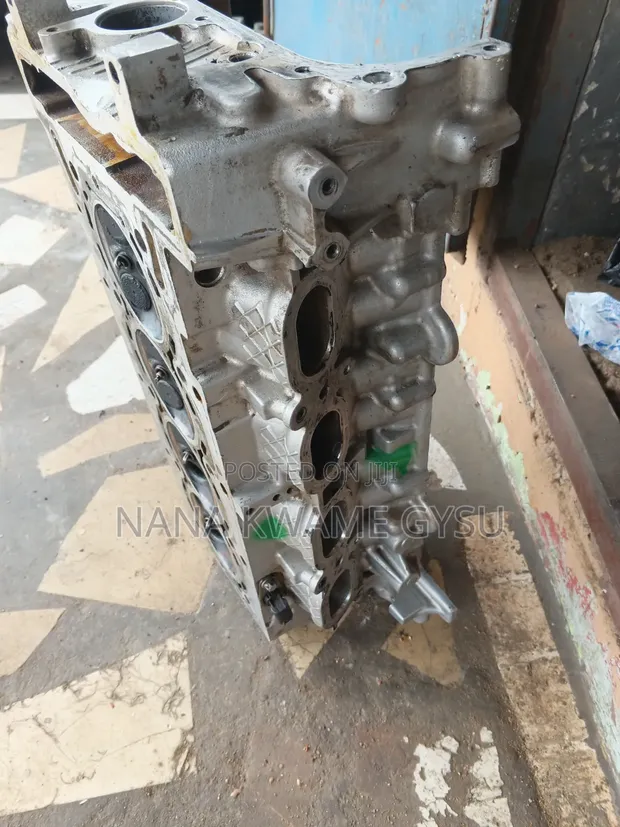 Mercedes-Benz C300 Engine Cylinder Head (274 205) - 1