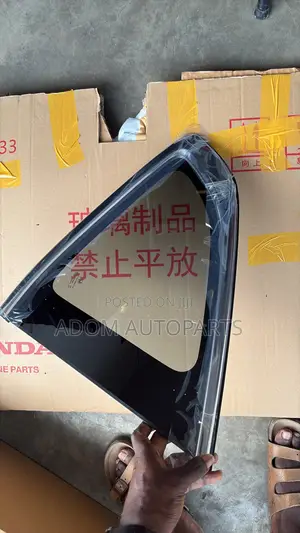 Honda CR-V Body Vent Quarter Side Glass (2017-2022)