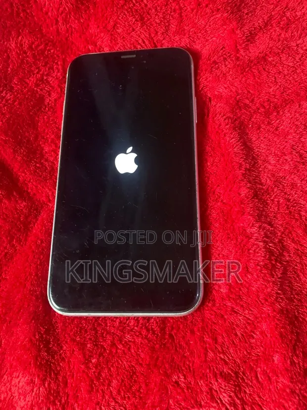 Apple iPhone XR 64GB White - 1
