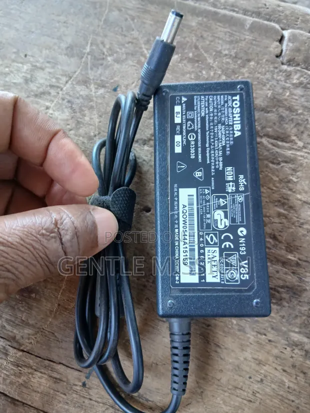 Toshiba Laptop AC Adapter 19V - 1