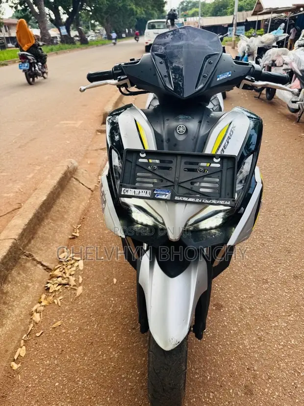 Yamaha Aerox 2024 Yellow - 1